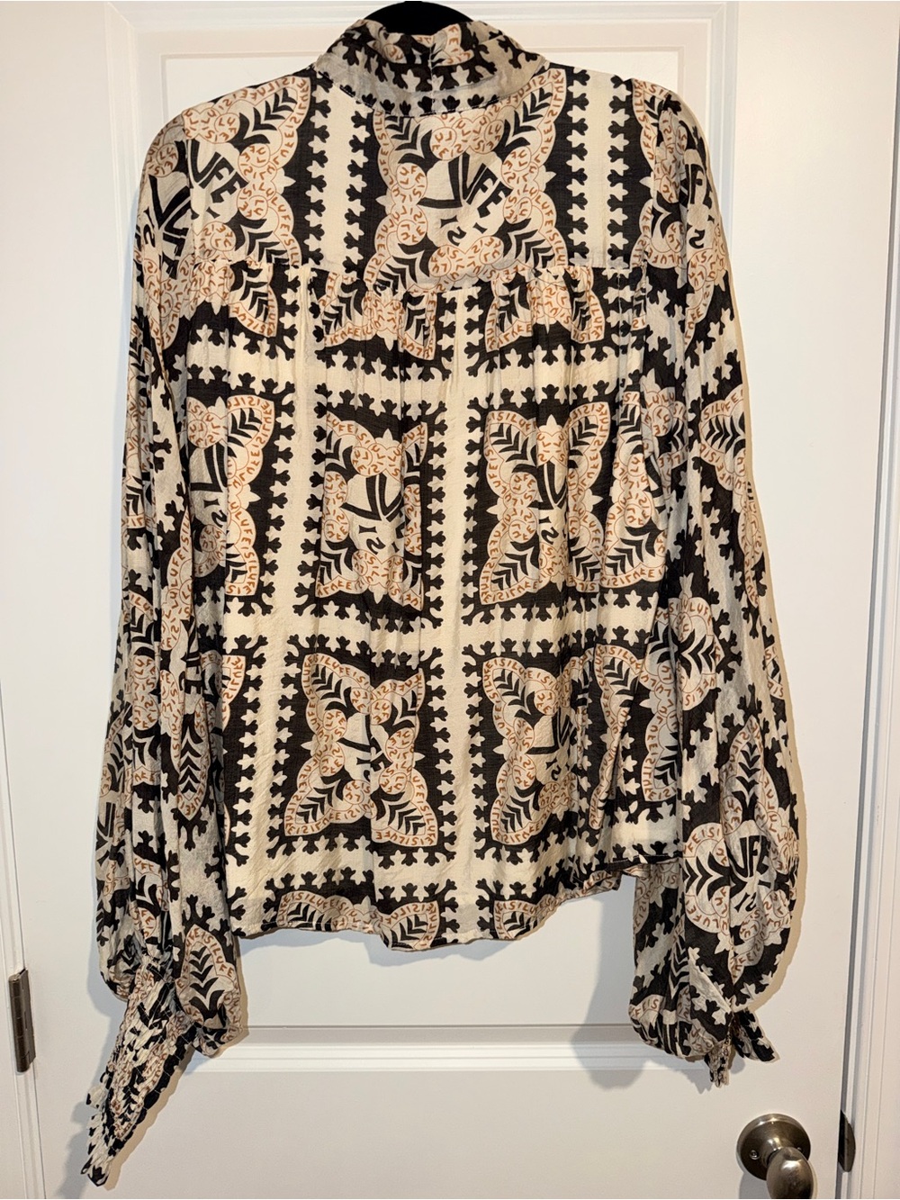 Billy J Women's Printed Button-Front Blouse in Black & Cream - Picture 5 of 9